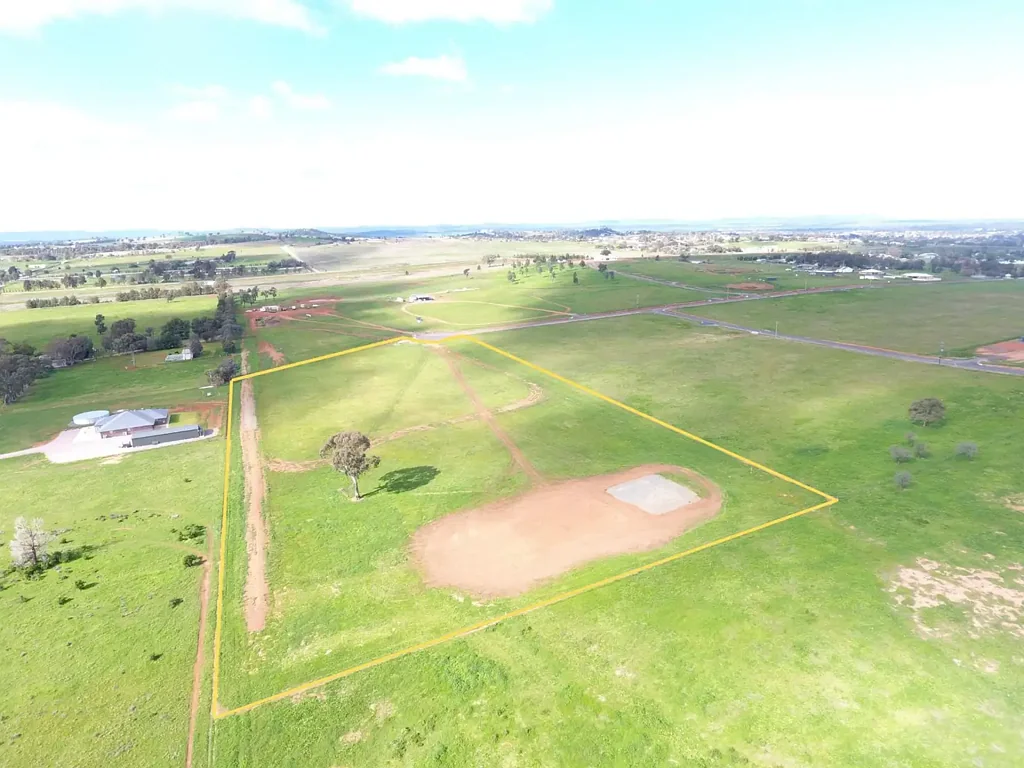 Parkes Rare 10-Acre Lifestyle Lot in Old Pine Estate