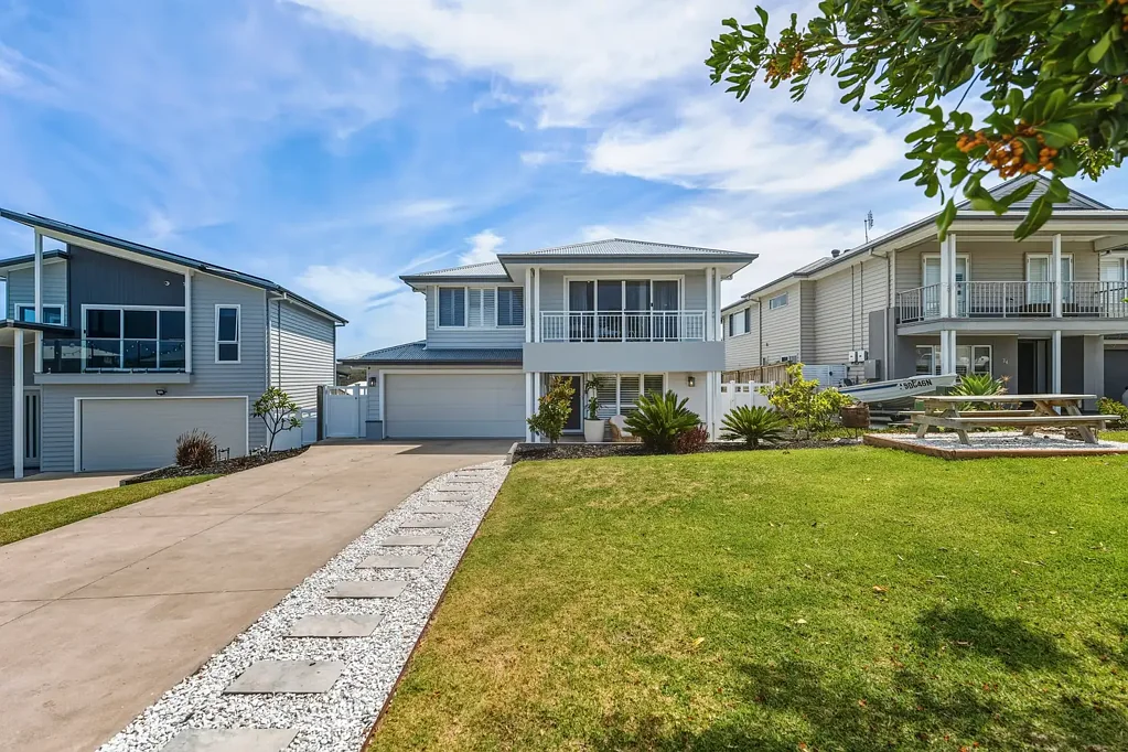 Catherine Hill Bay 6બેડરૂમ Coastal Scale, Water Views and a Home to Make Your Own