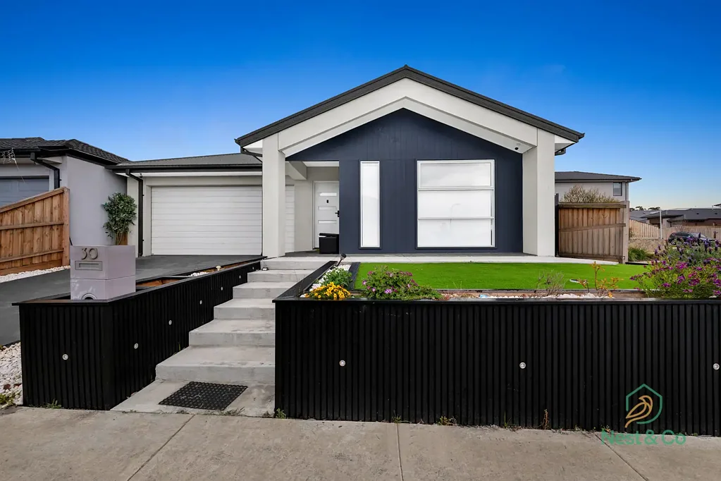 Mernda 4房  Modern Elegance Meets Family Comfort