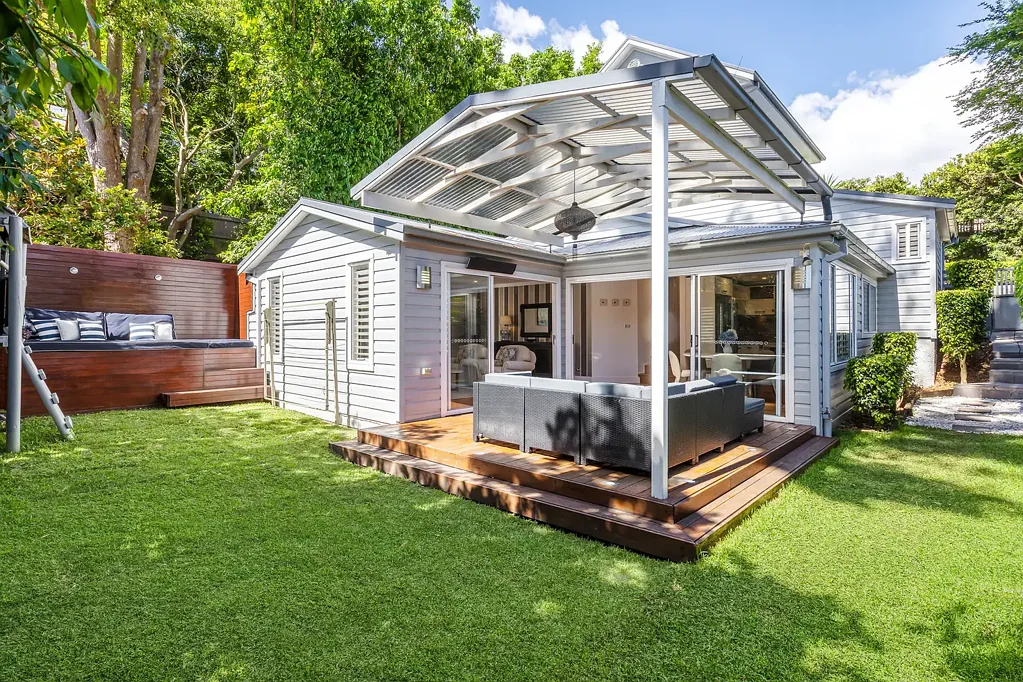 Naremburn 4房 2004年建 东北朝向阳光足 Miele高端厨电 现代套间带浴缸 社区绿洲近餐饮 Private modern sanctuary of sheer tranquility