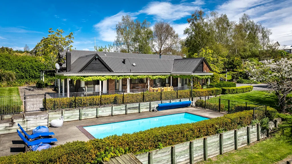 Havelock North Sun-soaked private retreat
