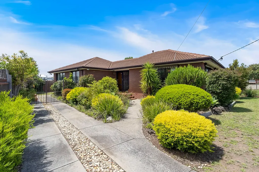 4 Burbank Avenue, Gladstone Park, VIC 3043