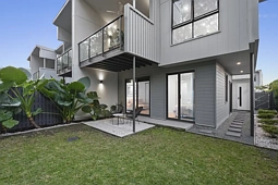 2/15 Foreshore Street, Coomera