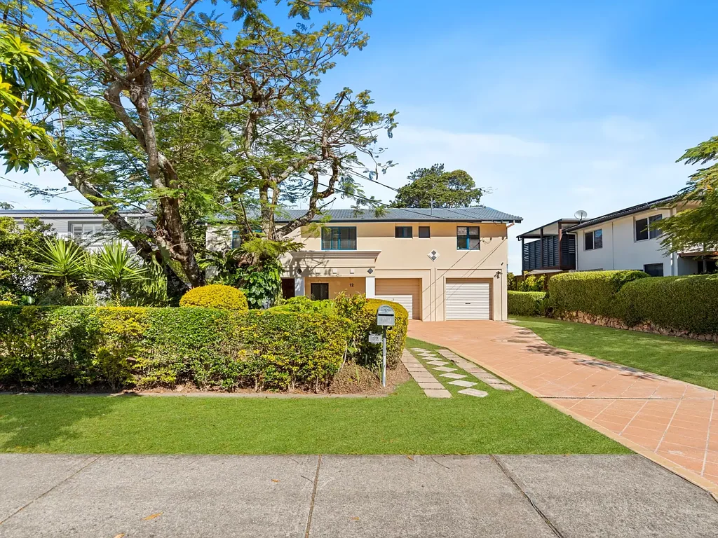 Daisy Hill 5房 优越地段的宽敞时尚之家 SPACE AND STYLE IN AN EXCELLENT LOCATION