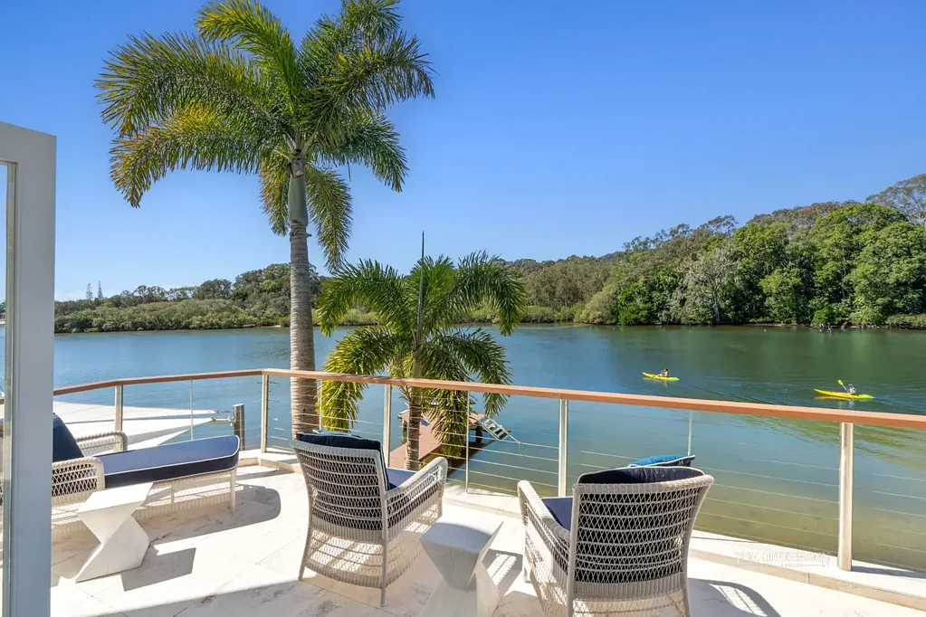 Noosaville 4房  Where the River Becomes the Artwork