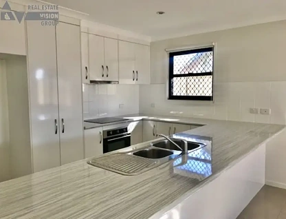 Address Withheld, Emerald, QLD 4720, 3 chambres, 2 salles de bain, Unit