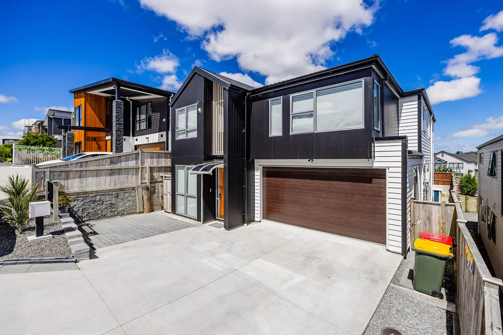 Flat Bush 5Zimmer Celebrate 2026 in Your New Home!