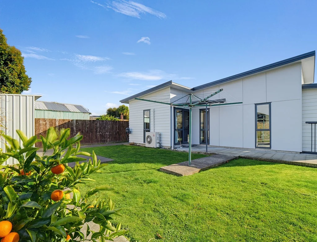 Wanganui East 3房  Freehold. Modern 3 Bedrooms with 2 WC's