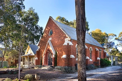 Guildford 3房  A historic sanctuary re-imagined – Wesleyan Church (c1870) conversion with separate cottage for income, guests or workspace.