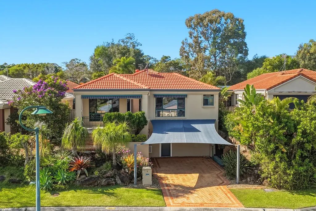 Robina 3chambre Sunlit Family Living with Mountain Views in a Peaceful Robina Pocket