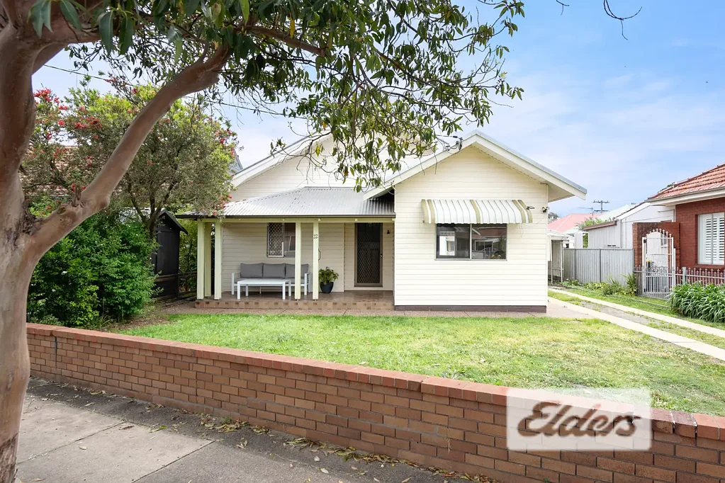 Mayfield 3Kwarto Classic Mayfield Charm with Space, Sun and Character