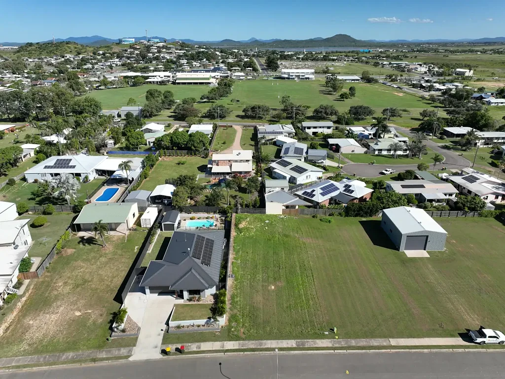 Bowen LEVEL BLOCK IN PRESTIGIOUS ESTATE