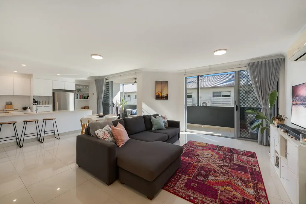 MODERN TWO BED TWO BATH APARTMENT IN QUIET &  CONVENIENT LOCATION