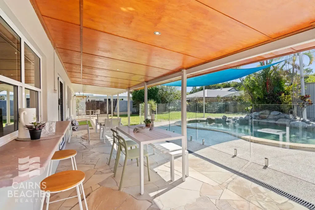 Beachside Living – Walk to the Beach!