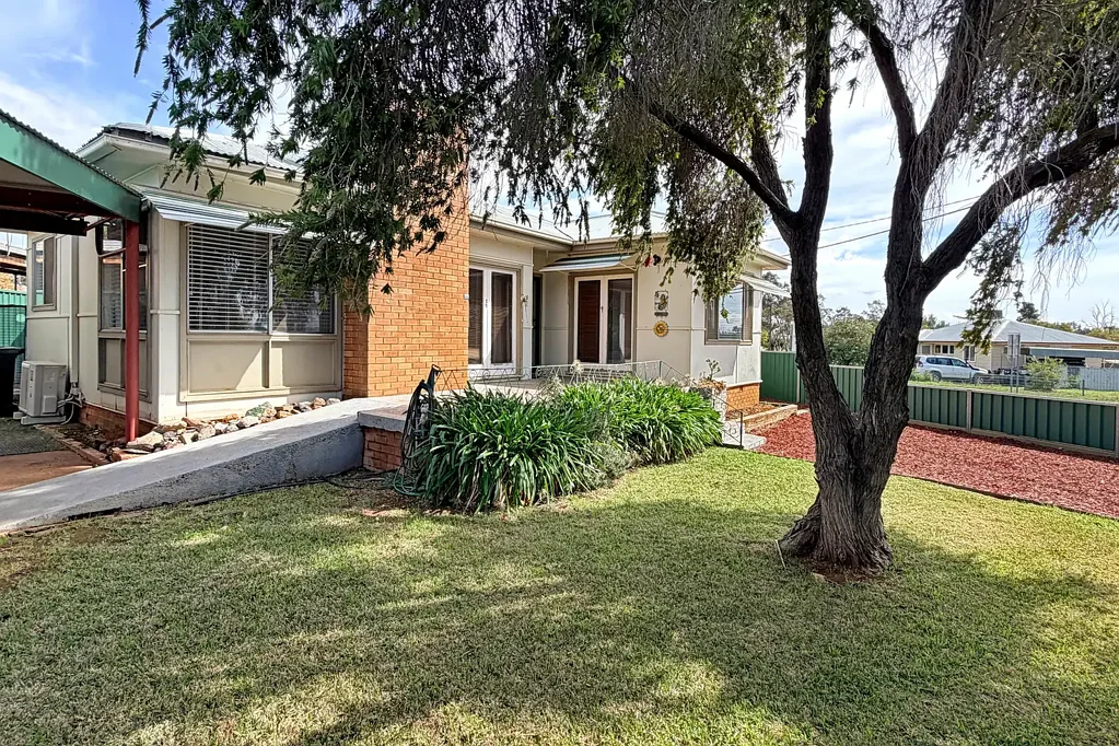Cobar 3Kwarto Family home with charm