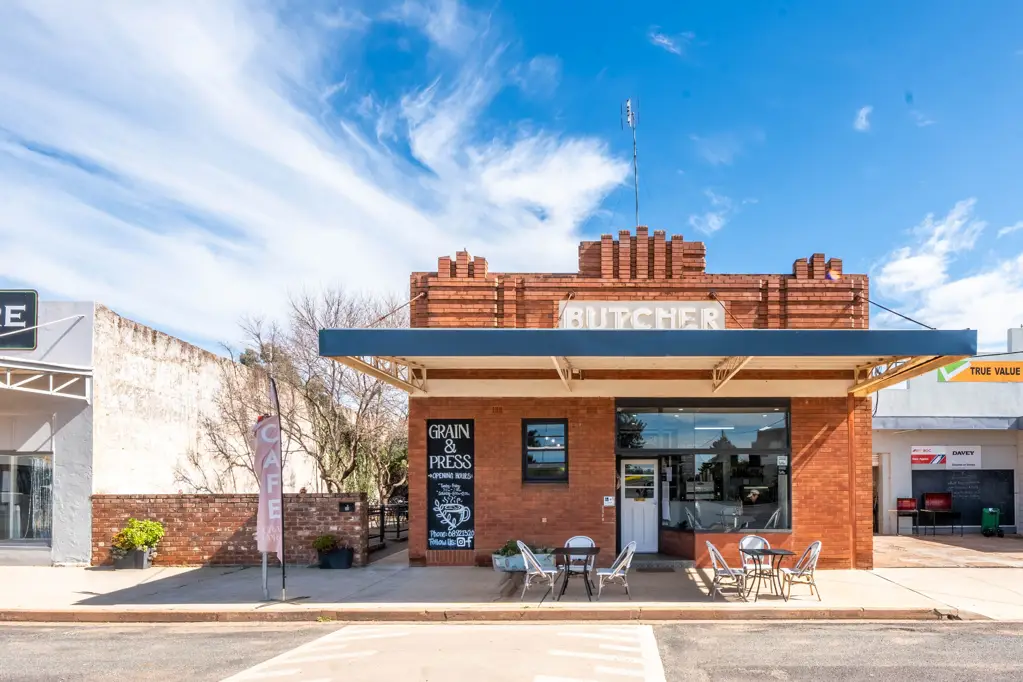 Trundle 1房  Well Established Cafe Business With Residence Or Investment!