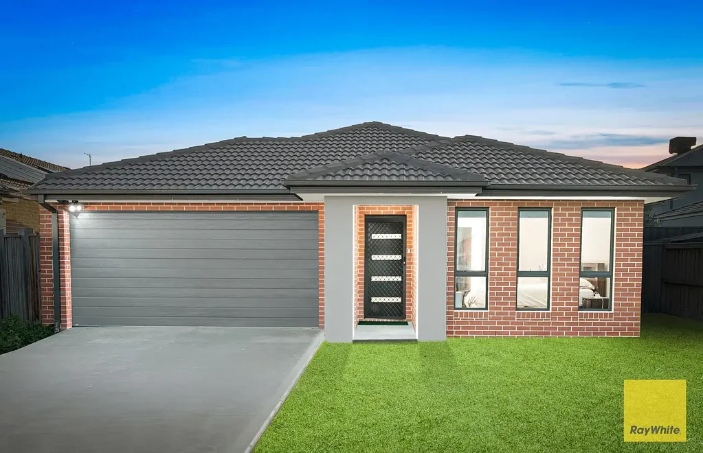 Tarneit 4 Bedroom Modern 4-bedroom home in Tarneit, ideally located near ICOM with easy city access( Land size: 647m2).