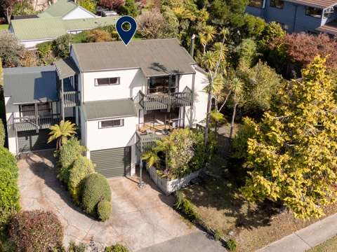 Acacia Bay 4房  Loved family home with lake views