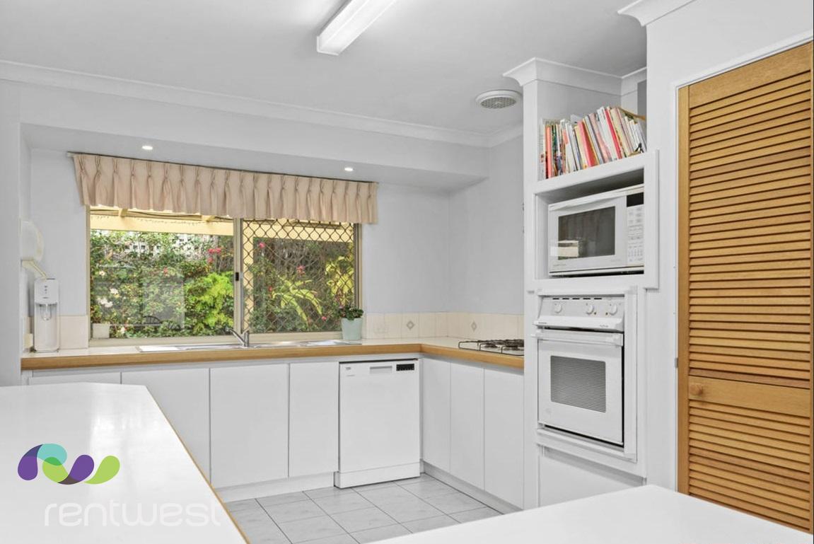 12A BROOKE GDNS, BATEMAN WA 6150, 0 Kuwarto, 0 Banyo, House