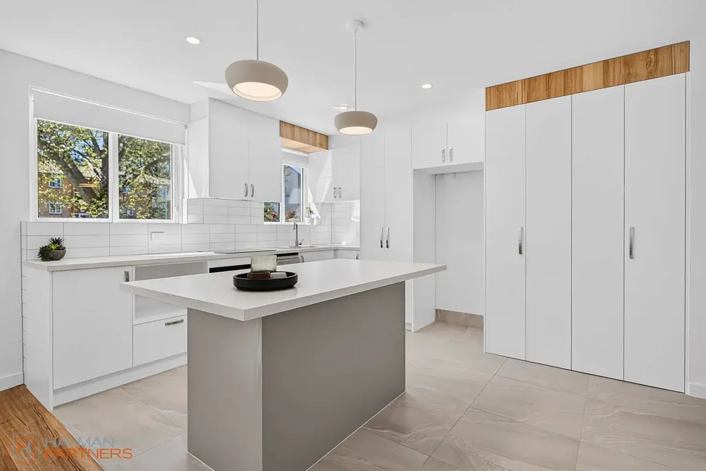 Renovated Ground Floor Apartment in Curtin!