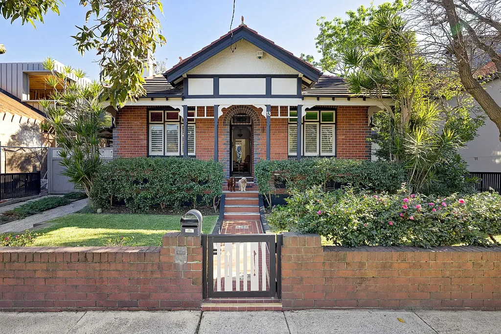 Kensington 5房  Renovated Federation residence / resort-style outdoor living on 687sqm