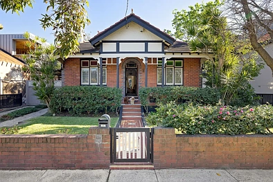 Kensington 5બેડરૂમ Renovated Federation residence / resort-style outdoor living on 687sqm