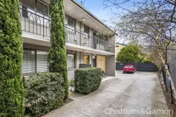 8/10 Daley Street, Elwood