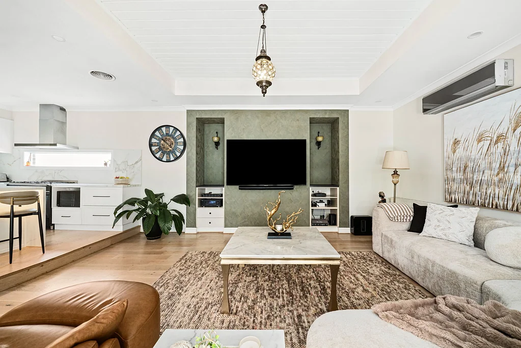 Caroline Springs 3Moenga Renovated Family Living with Space to Entertain