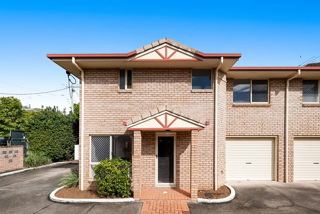 Carina Heights 3Kwarto Courtyard entertaining and townhouse living ease in central location