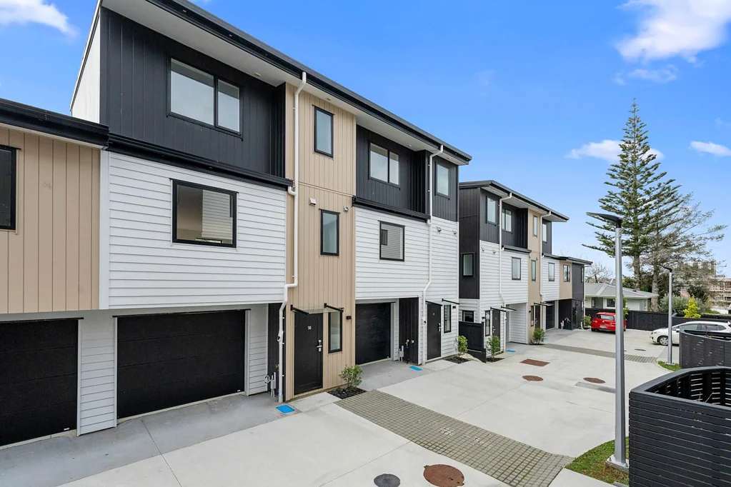 New Lynn 4Kwarto Brand New, Title & CCC Issued!