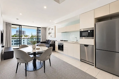 Broadbeach 1房  Elevated Ease: Fully Furnished Luxury in the Heart of Broadbeach