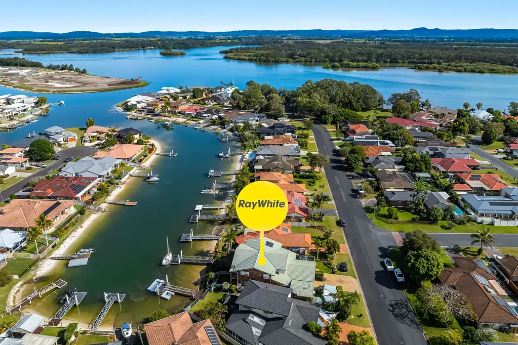 Yamba 4ห้องนอน Unbeatable Waterfront Value!