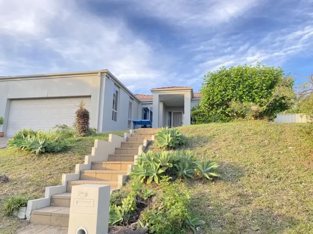 Large single level house in great location-Close to Griffith University
