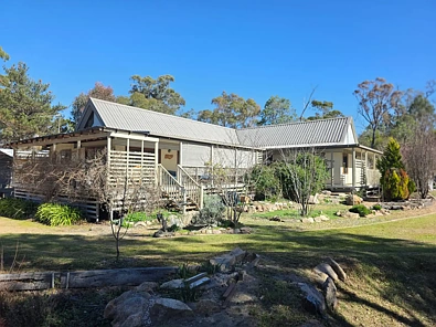 Stanthorpe 3 Bedroom COUNTRY CHARM & ESTABLISHED GARDENS