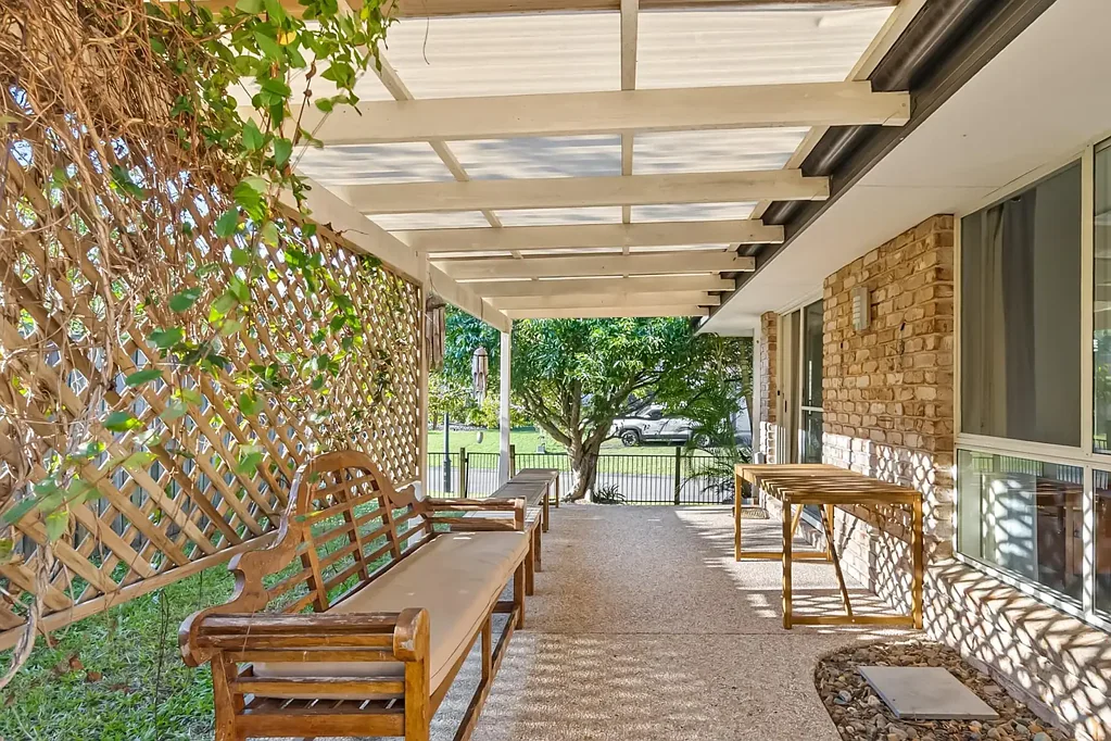 Lease available to Mid-December, includes: WIFI, electricity, water and more....