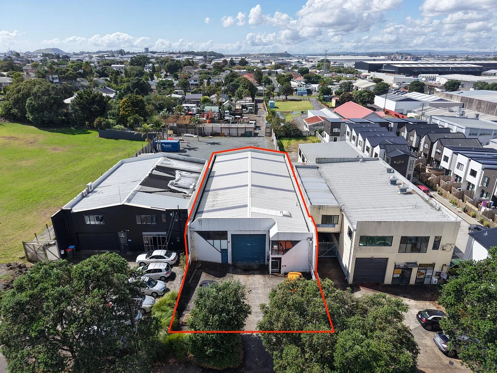 Onehunga Well-located industrial with yard