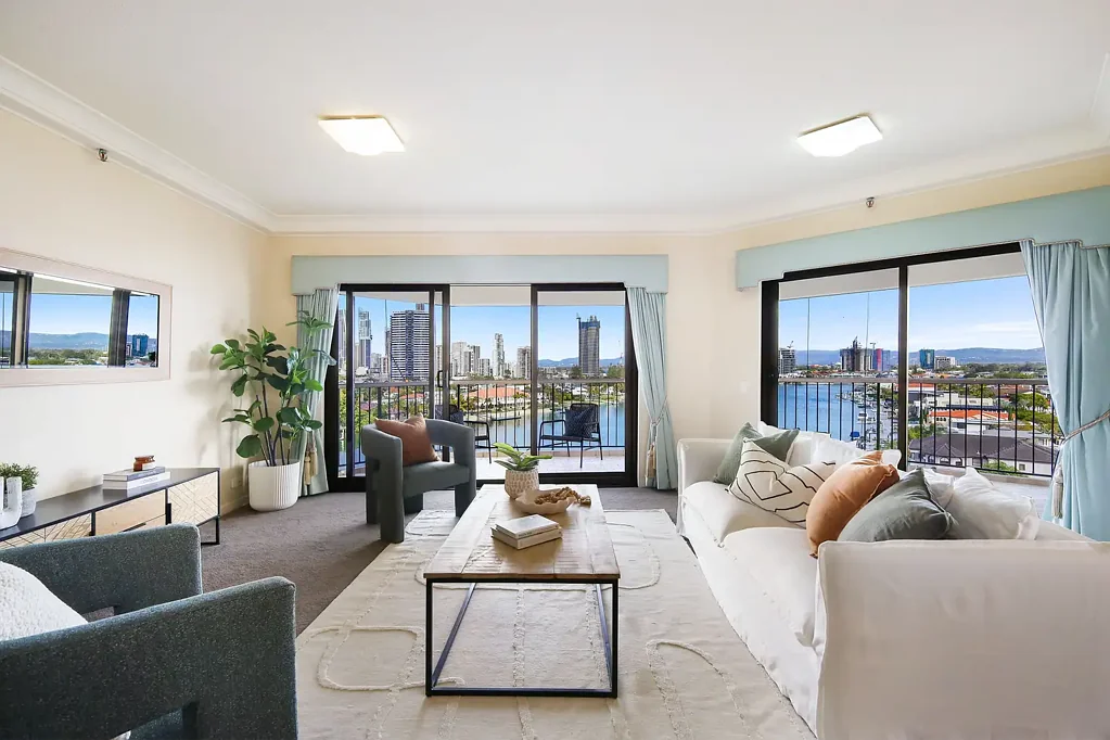 Surfers Paradise 3 Bedroom Extra Large & Unique 3 bedroom Residential Unit With 2 Living areas