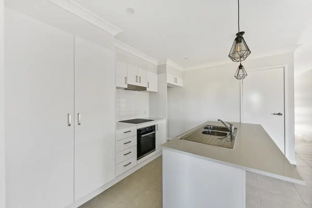 SIMPLY STUNNING! 3 BEDROOM DUPLEX UNIT SITUATED IN A RURAL STYLED LAND ESTATE!