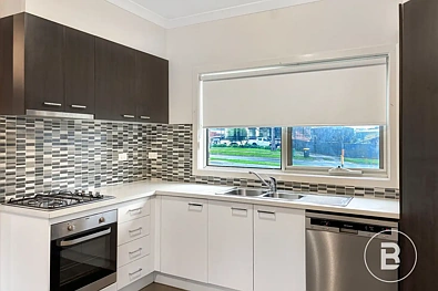 1/193 Eaglehawk Road, Long Gully, VIC 3550, 3房, 2浴, Townhouse