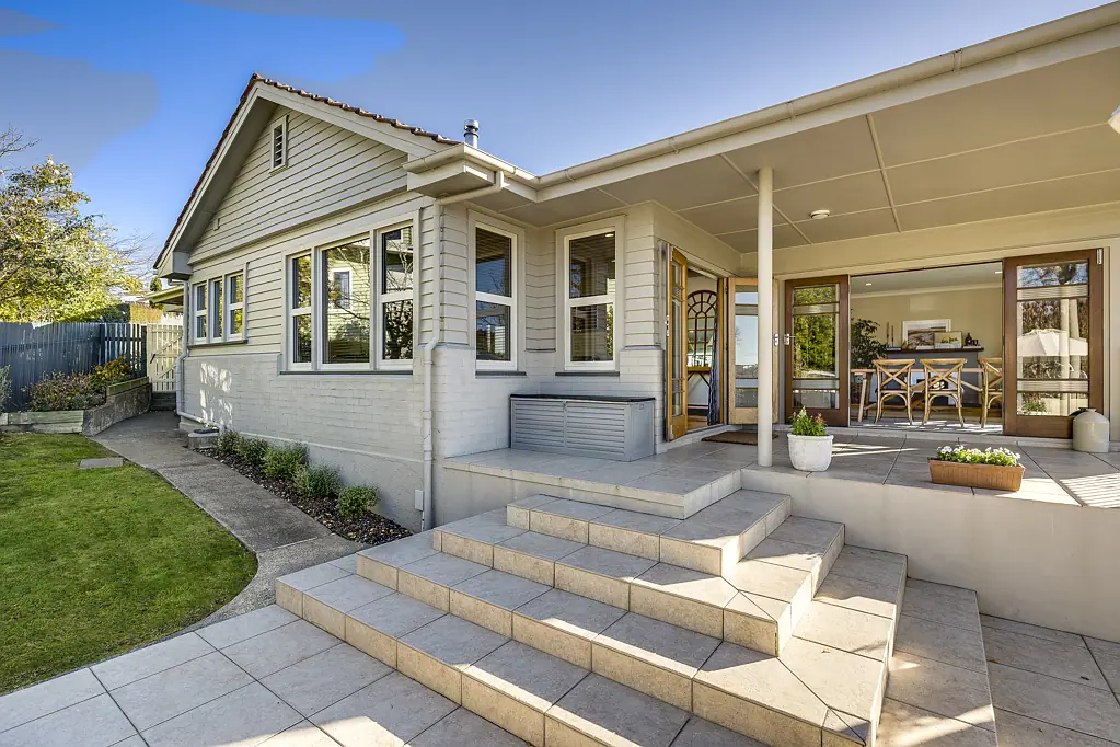Havelock North 4部屋 Elevation, location, character, and a pool!