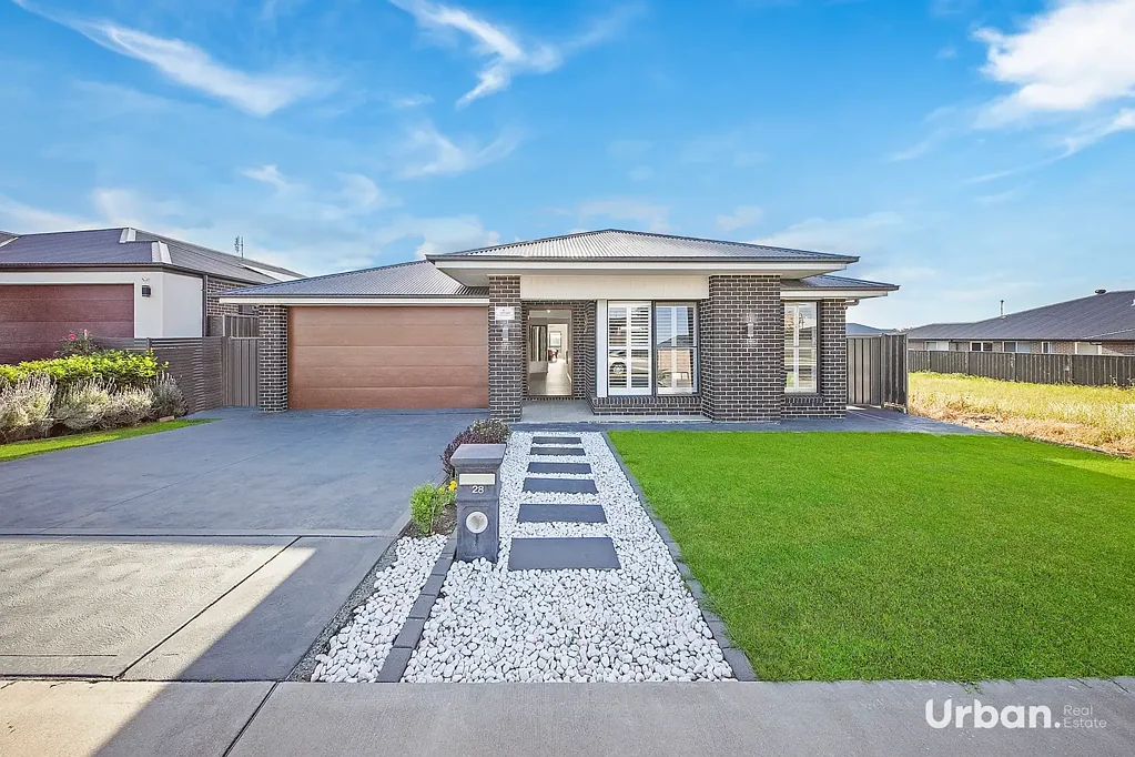 Lochinvar 4Moenga Luxury, Space & Style