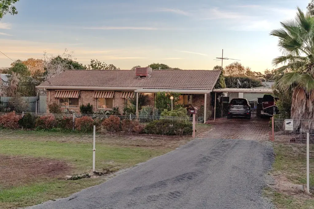 135 Hammer Street, Howlong, NSW 2643