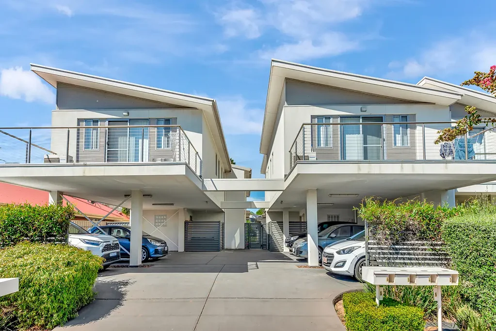 Tonsley 2房  Modern Furnished Townhouse - Ideal for Investors - Offers Close 20/4/26