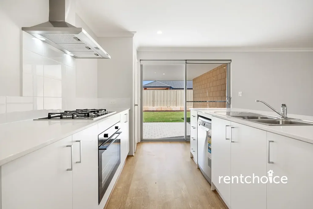 Modern Coastal Living in Sought After Dawesville