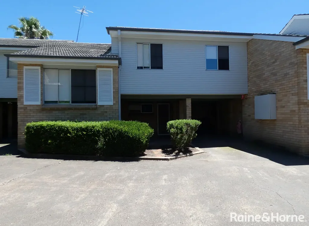 Moree 2 Bedroom Strata Title townhouse in central location