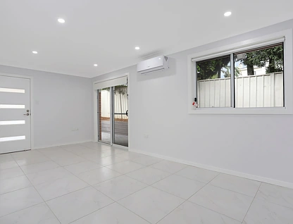 27A The Lakes Drive, Glenmore Park, Outer Western Sydney, 2 Schlafzimmer, 1 Badezimmer, House
