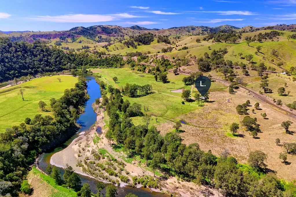 Gloucester 3房  Rare River Frontage Gem!