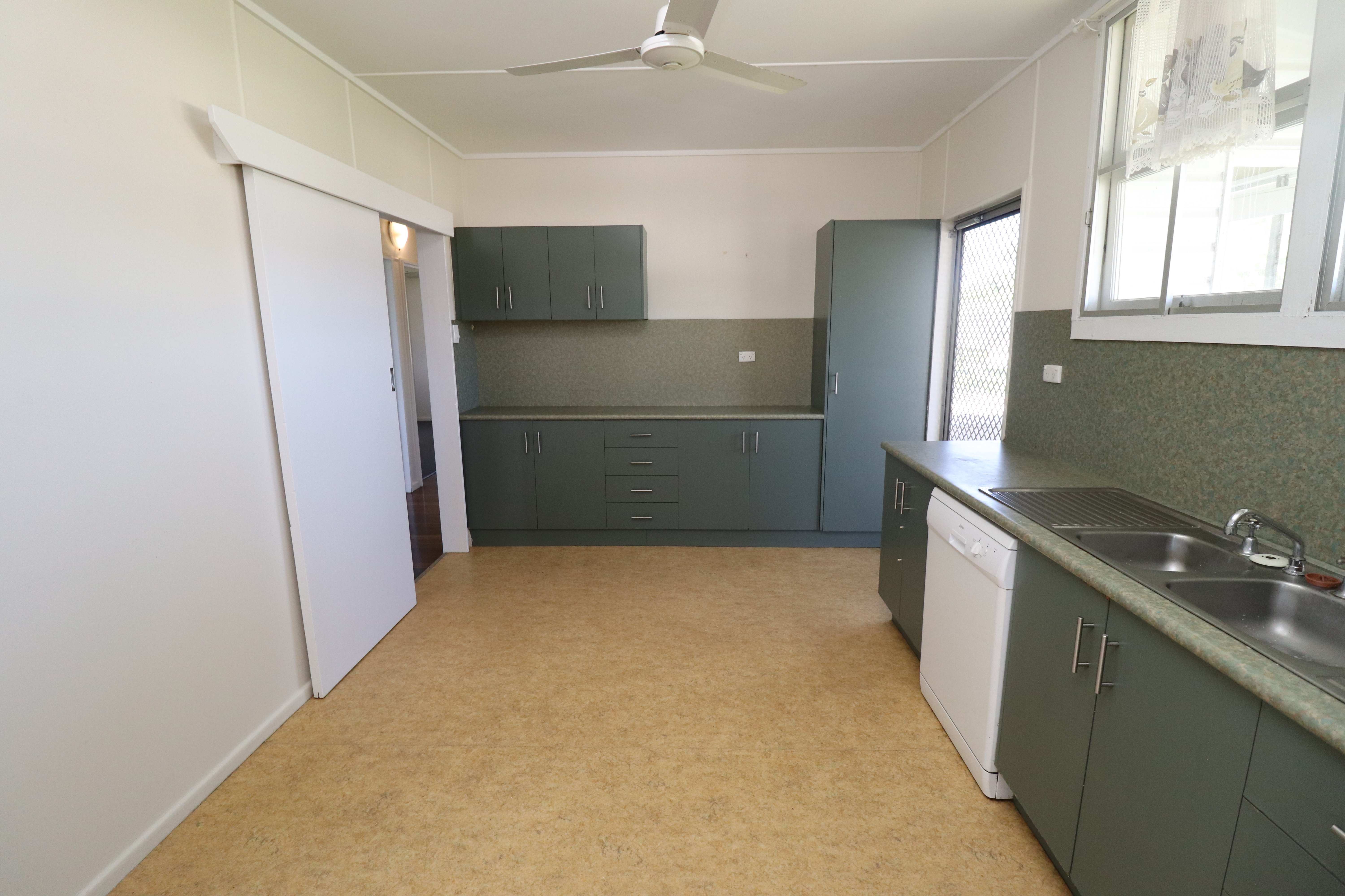 27 LAWSON ST, AYR QLD 4807, 0 غرف, 0 حمامات, House