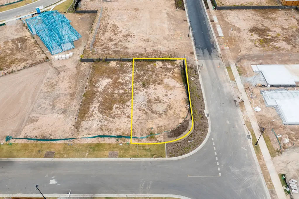 South Maclean Registered 397sqm Corner Block in a Premier Masterplanned Community