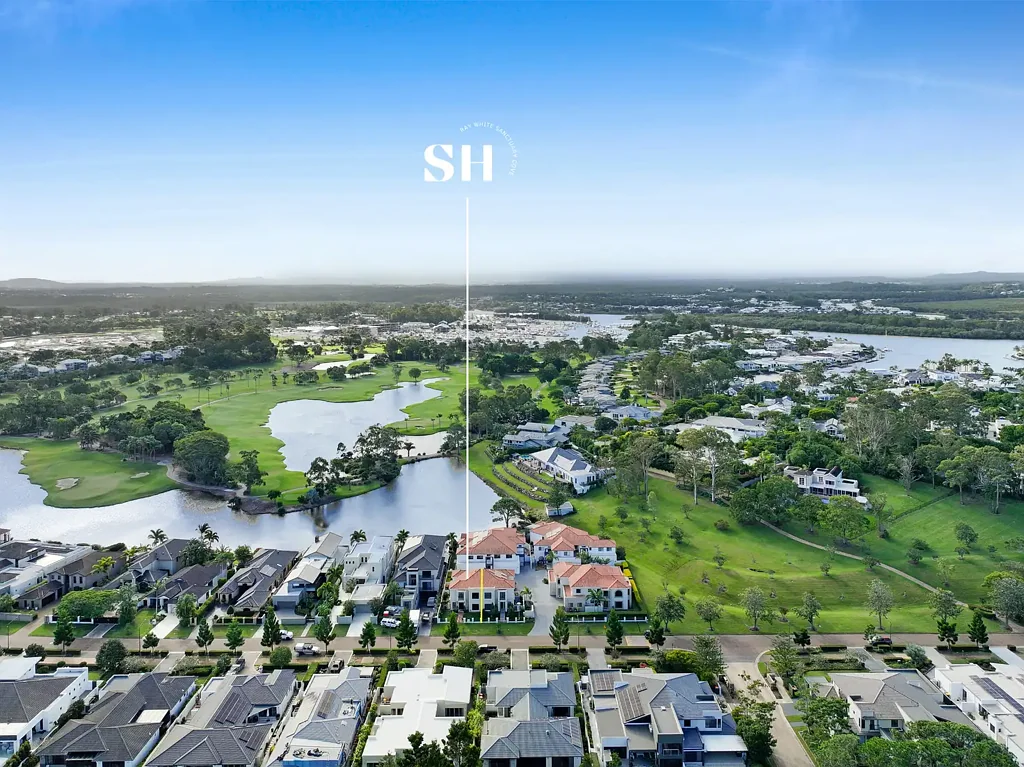 Hope Island 3침실 Luxurious Entry-Level Living Within Australia's Premier Resort Community